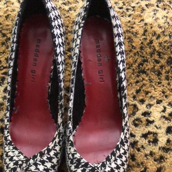 Madden Girl Houndstooth black heels π red insides size 7 1/2 - Picture 6 of 8